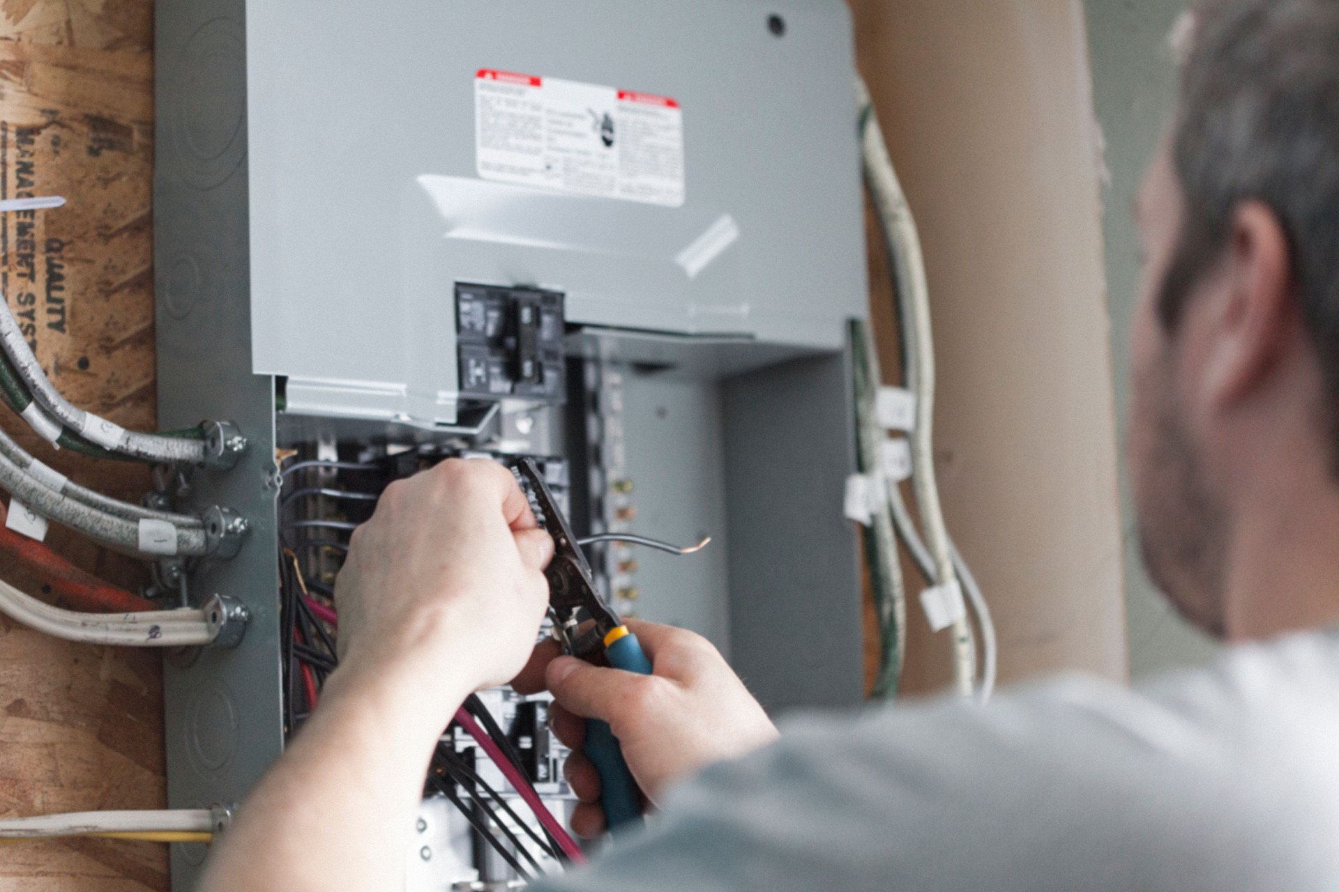 Electrician Upgrading a Homes Distribution Board